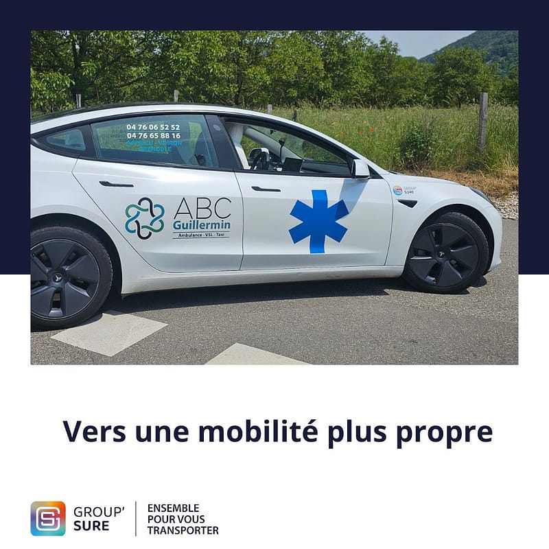 Véhicule électrique du service ABC Guillermin, floqué Group’Sure, stationné en extérieur dans le cadre de la transition vers une mobilité plus propre.