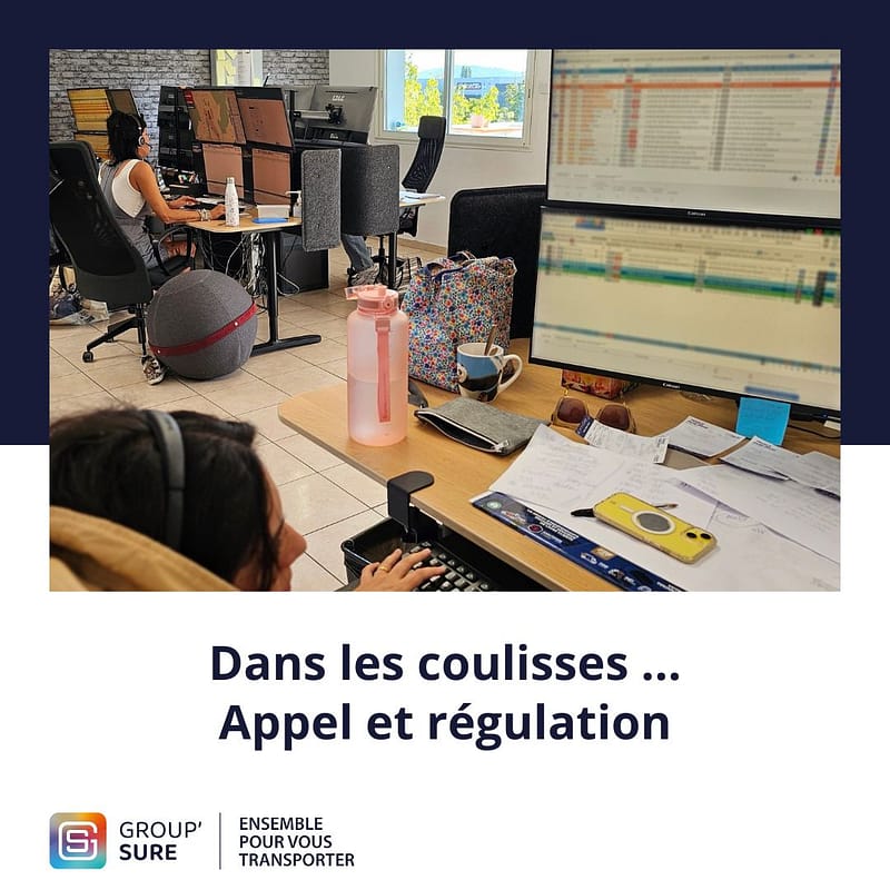 Standardistes et régulateurs de Group’Sure en plein travail, devant plusieurs écrans de suivi permettant d’organiser les transports sanitaires.